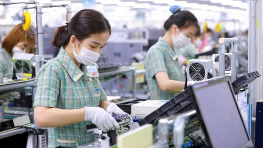 Trade surpasses US$800 billion, poised for historic record